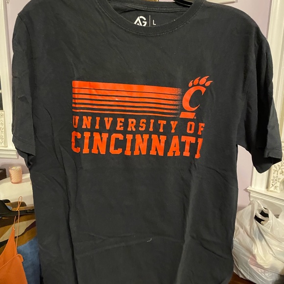 Other - University of Cincinnati mens tee
